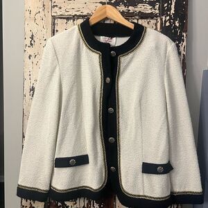 Vintage Caron Chicago white and‎ black women’s Blazer. Very Chanel like. Size 14